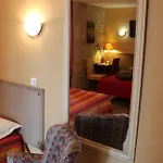 Logis Hotels- De La Tour - Et Restaurant 2*