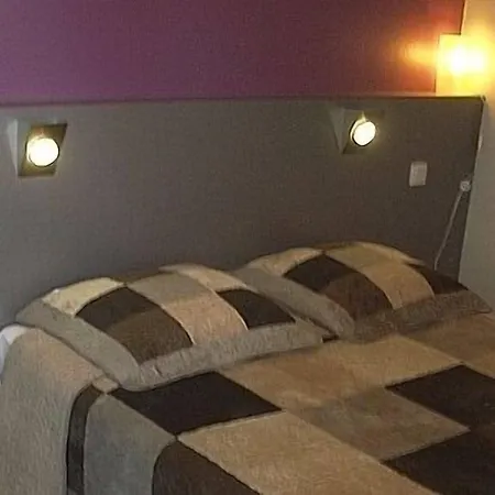 Logis Hotels- De La Tour - Et Restaurant Sauzet (Lot)