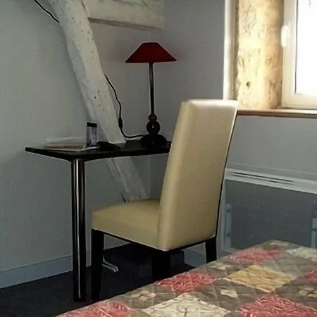 Hotel Logis Hotels- De La Tour - Et Restaurant 2*