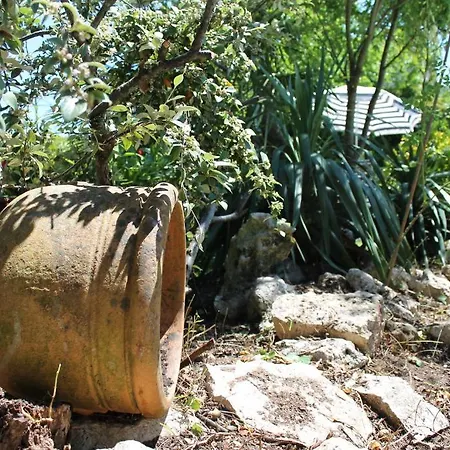 Logis Hotels- De La Tour - Et Restaurant Hotel 2*