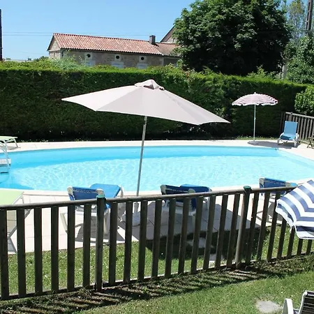 Hotel Logis Hotels- De La Tour - Et Restaurant Sauzet (Lot)