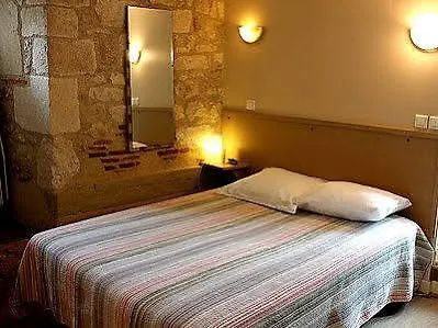 Logis Hotels- De La Tour - Et Restaurant 2*