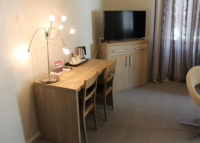 Hotel Logis Hotels- De La Tour - Et Restaurant