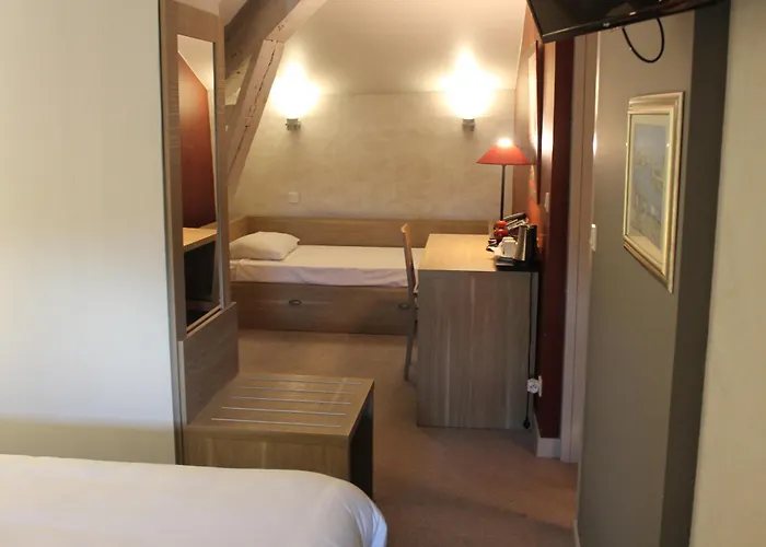 Hotel Logis Hotels- De La Tour - Et Restaurant Sauzet (Lot)