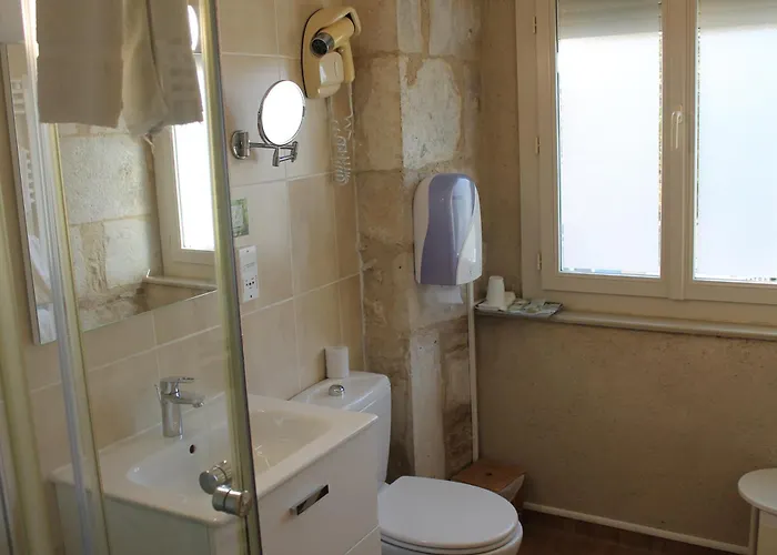 Hotel Logis Hotels- De La Tour - Et Restaurant