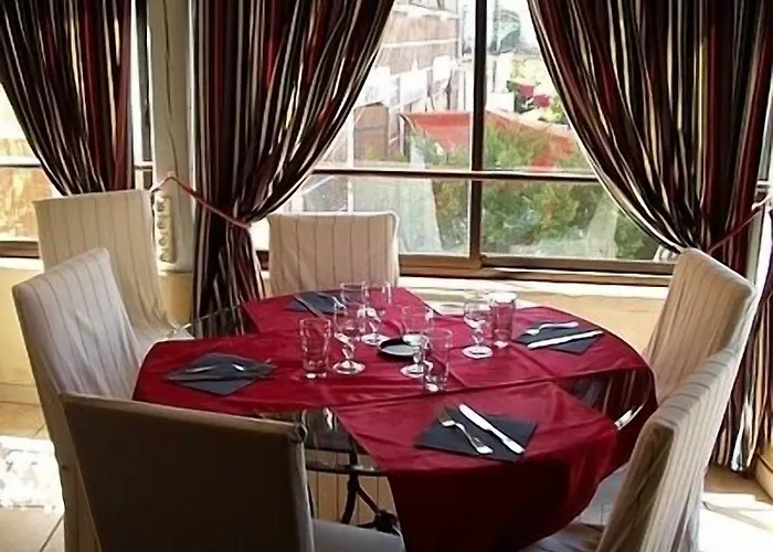 Logis Hotels- De La Tour - Et Restaurant Sauzet (Lot)