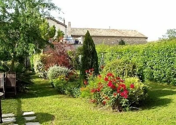 Logis Hotels- De La Tour - Et Restaurant Hotel 2*