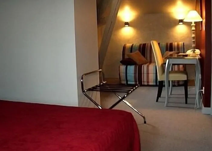 Logis Hotels- De La Tour - Et Restaurant 2* Sauzet (Lot)