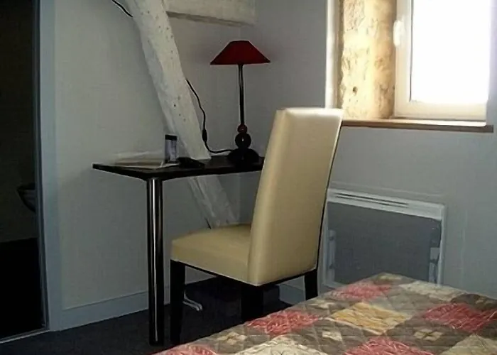 Hotel Logis Hotels- De La Tour - Et Restaurant 2*