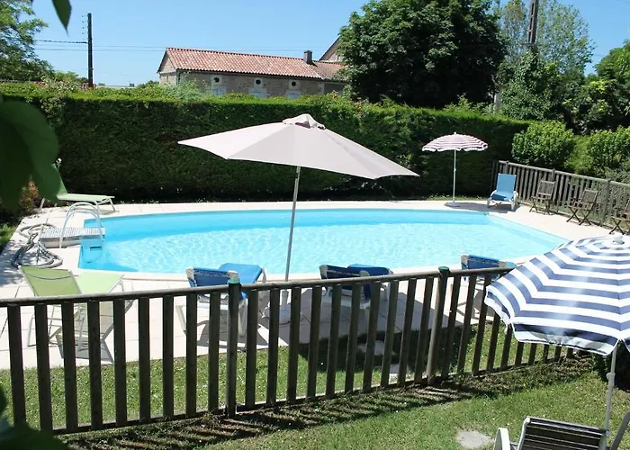 Hotel Logis Hotels- De La Tour - Et Restaurant Sauzet (Lot)