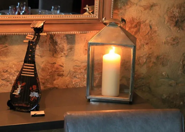 Logis Hotels- De La Tour - Et Restaurant Hotel