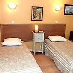 Logis Hotels- De La Tour - Et Restaurant Hotel Sauzet (Lot)