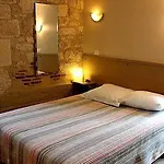 Logis Hotels- De La Tour - Et Restaurant 2*