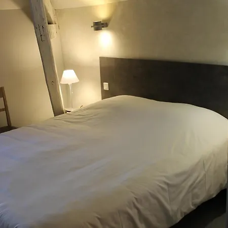 Logis Hotels- De La Tour - Et Restaurant Hotel