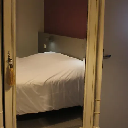 Logis Hotels- De La Tour - Et Restaurant Hotel