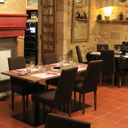 Logis Hotels- De La Tour - Et Restaurant 2* Sauzet (Lot)