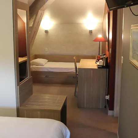 Hotel Logis Hotels- De La Tour - Et Restaurant Sauzet (Lot)