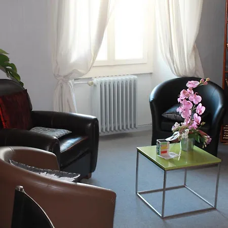 Logis Hotels- De La Tour - Et Restaurant 2* Sauzet