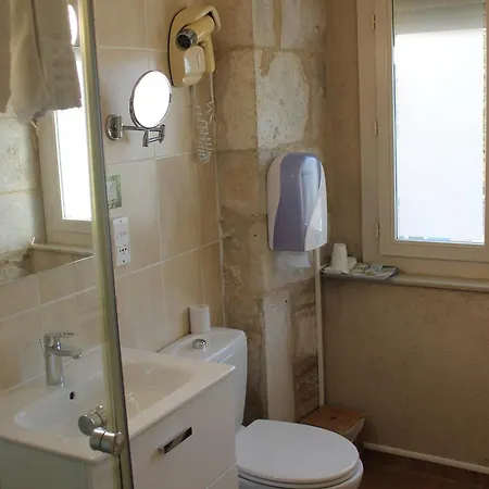 Szálloda Logis Hotels- De La Tour - Et Restaurant