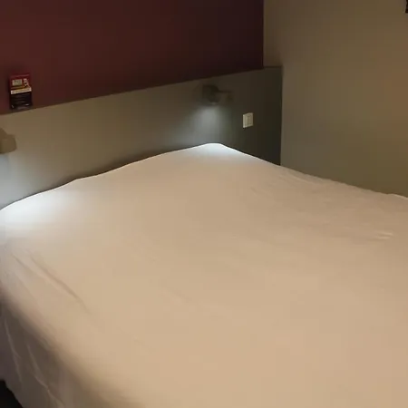 Szálloda Logis Hotels- De La Tour - Et Restaurant Sauzet