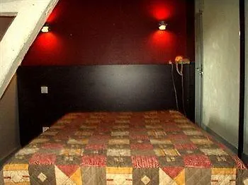Logis Hotels- De La Tour - Et Restaurant 2*