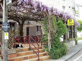 Logis Hotels- De La Tour - Et Restaurant