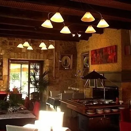 Hotel Logis Hotels- De La Tour - Et Restaurant Sauzet (Lot)