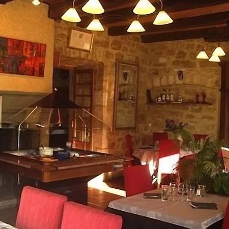 Logis Hotels- De La Tour - Et Restaurant Hotel Sauzet (Lot)