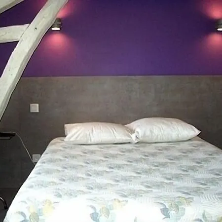 Logis Hotels- De La Tour - Et Restaurant Sauzet