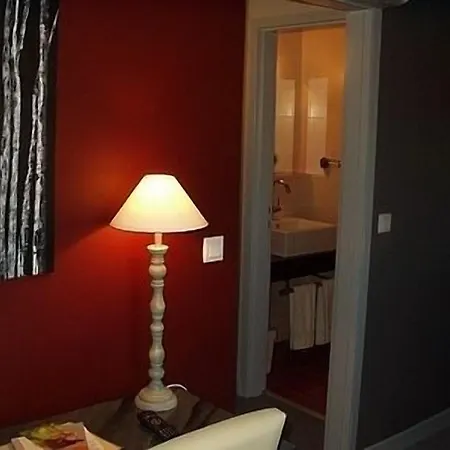 Logis Hotels- De La Tour - Et Restaurant 2* Sauzet