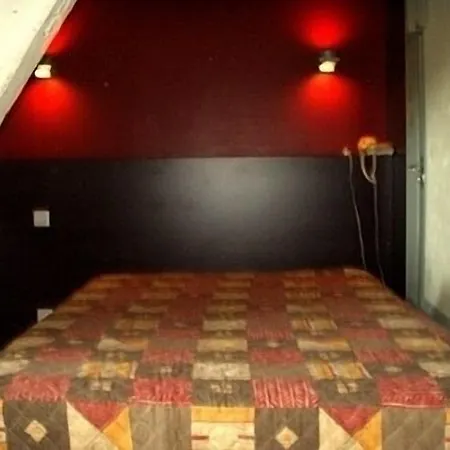 ホテル Logis Hotels- De La Tour - Et Restaurant 2*