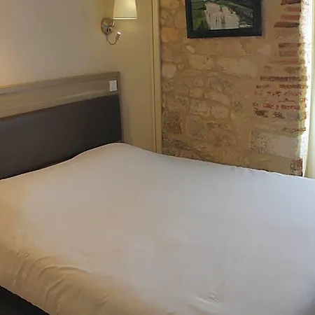 Logis Hotels- De La Tour - Et Restaurant