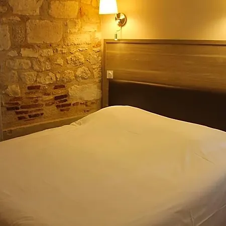 ホテル Logis Hotels- De La Tour - Et Restaurant Sauzet