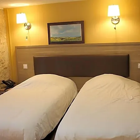 Logis Hotels- De La Tour - Et Restaurant Ξενοδοχείο 2*