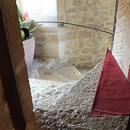 Logis Hotels- De La Tour - Et Restaurant 2*