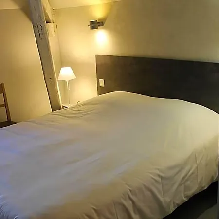 Logis Hotels- De La Tour - Et Restaurant ホテル