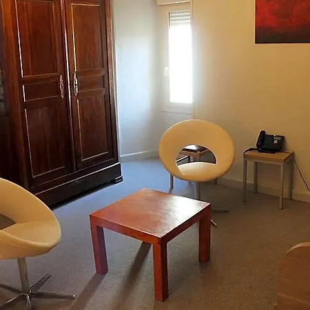Ξενοδοχείο Logis Hotels- De La Tour - Et Restaurant Sauzet (Lot)