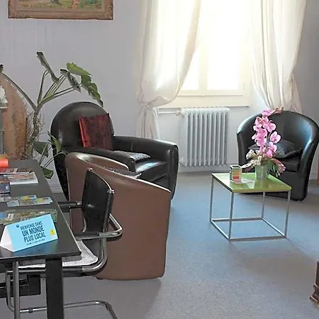 Logis Hotels- De La Tour - Et Restaurant ホテル 2*