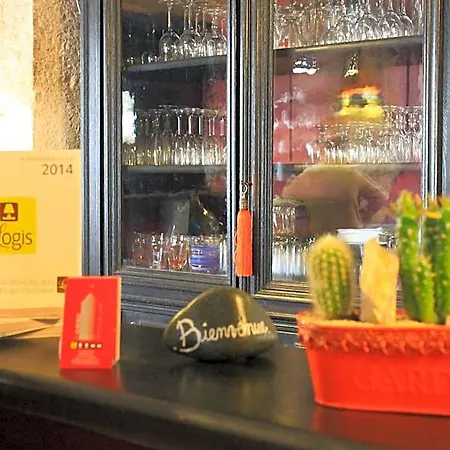 Logis Hotels- De La Tour - Et Restaurant 2*