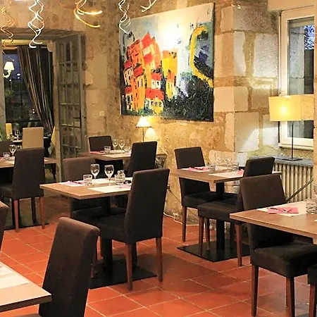 Logis Hotels- De La Tour - Et Restaurant 2*