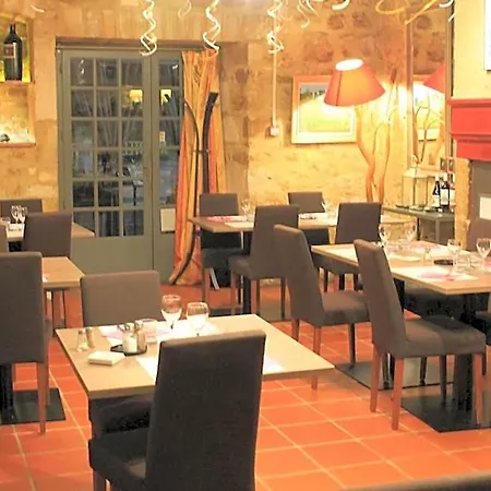 Logis Hotels- De La Tour - Et Restaurant 2*