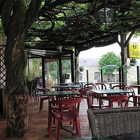 Logis Hotels- De La Tour - Et Restaurant Ξενοδοχείο 2*