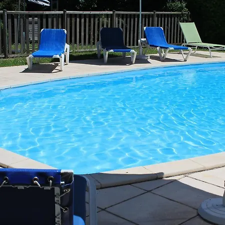 Logis Hotels- De La Tour - Et Restaurant 2*