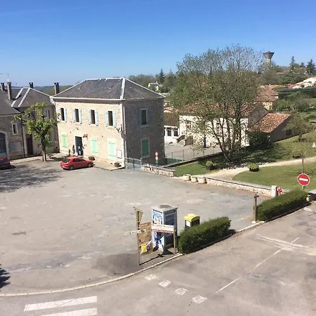 Logis Hotels- De La Tour - Et Restaurant Hotel