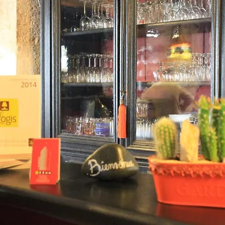 Logis Hotels- De La Tour - Et Restaurant Hotel