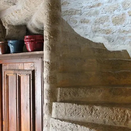 Logis Hotels- De La Tour - Et Restaurant Szálloda 2*