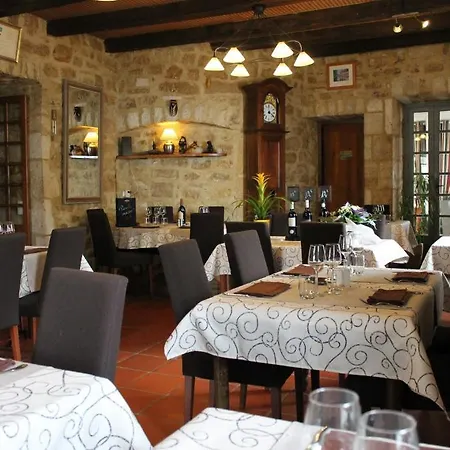 Logis Hotels- De La Tour - Et Restaurant Hotel Sauzet (Lot)