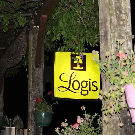 Logis Hotels- De La Tour - Et Restaurant 2* Sauzet