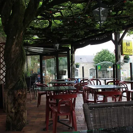 Logis Hotels- De La Tour - Et Restaurant Szálloda 2*