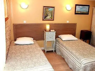 Logis Hotels- De La Tour - Et Restaurant Szálloda Sauzet